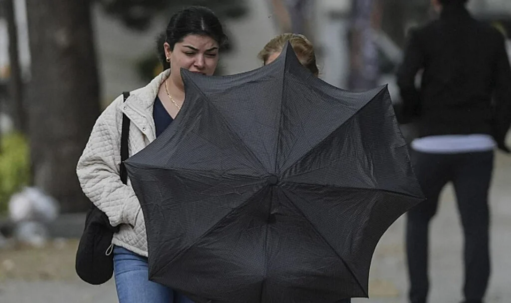 Meteoroloji'den saatli uyarı: Birçok il için gök gürültülü sağanak alarmı