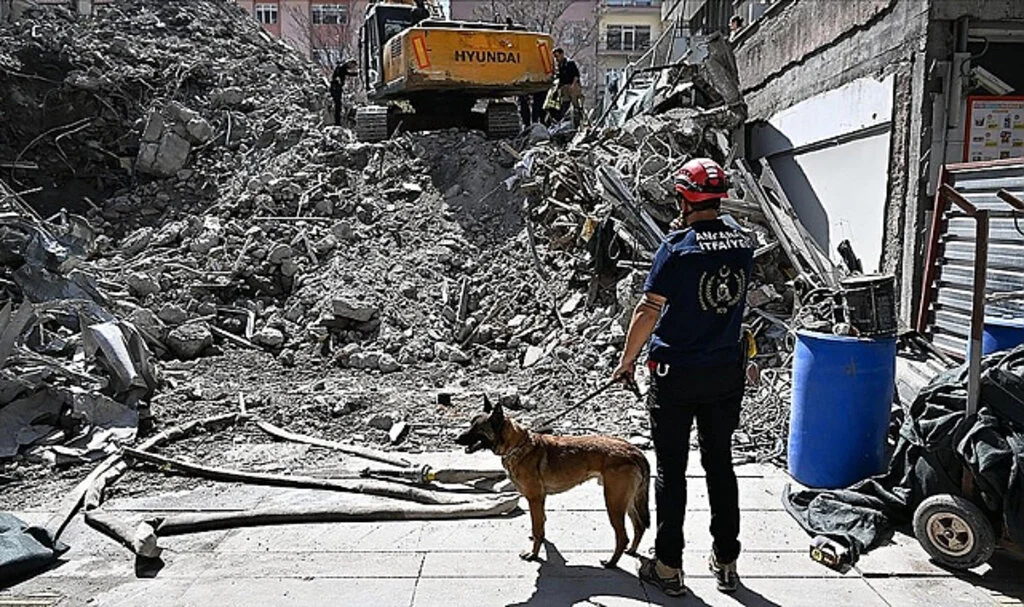 Moloz Kaldırma Çalışmalarında İşçi Hayatını Kaybetti
