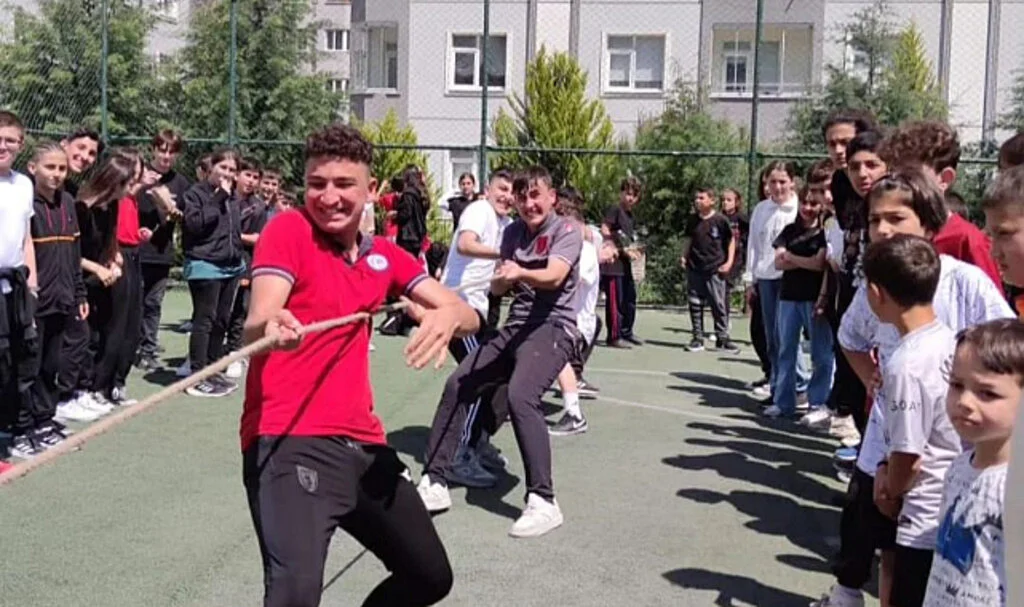 Öğrencilerin Bayram  Şenliği büyüledi 