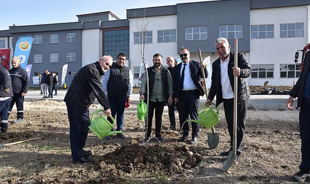 OMÜ Ladik Yerleşkesinde Bin 500 Fidan Toprakla Buluştu