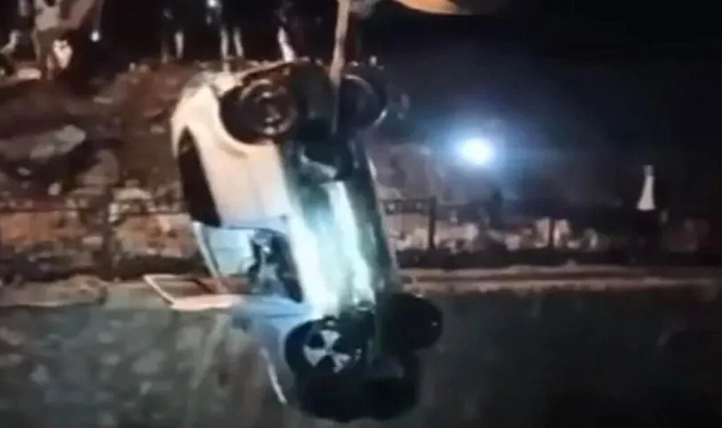 Otomobil Dereye Uçtu: 4 Ölü, 1 Yaralı 