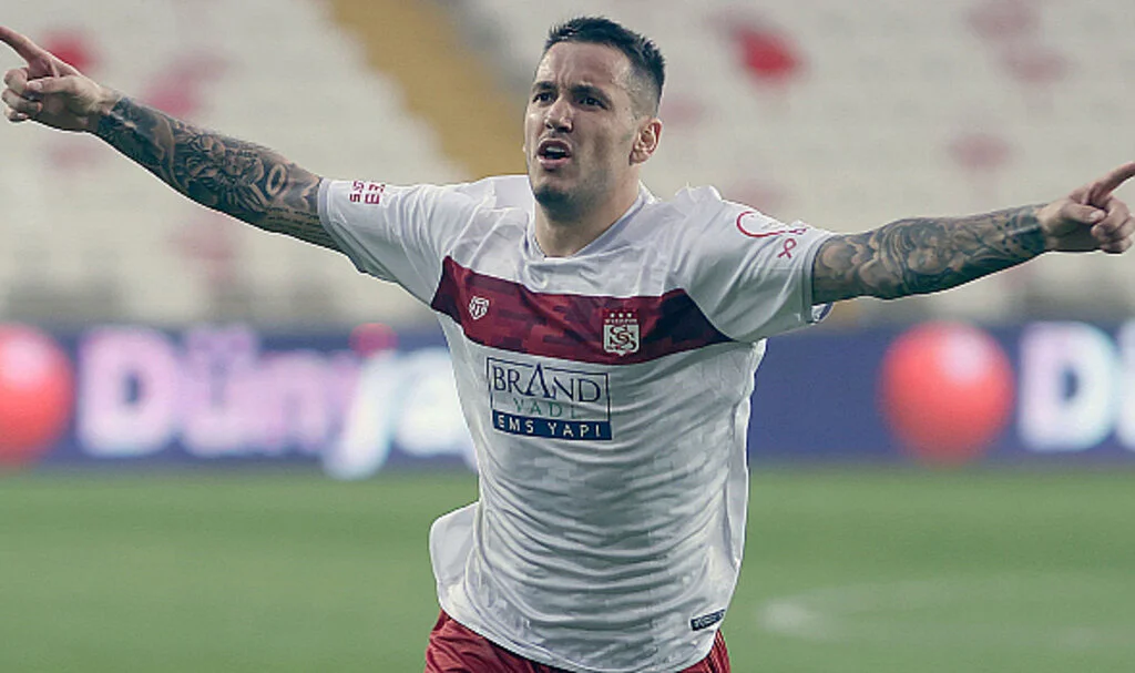 Rey Manaj, Sivasspor tarihine geçti