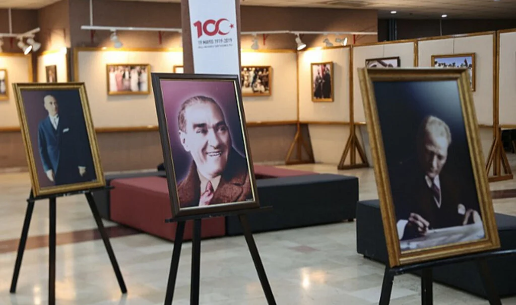 Samsun'da "Atatürk Resimleri Sergisi" Ziyaretçilerini Bekliyor