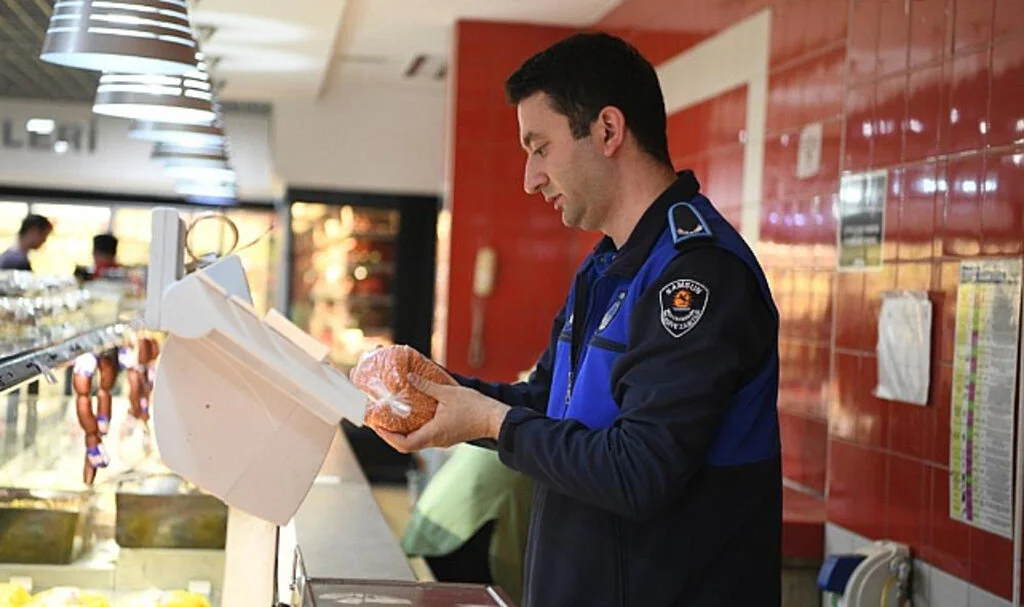 Samsun'da Bayram Öncesi Zabıta Denetimleri Hız Kazandı: Marketler İncelendi!