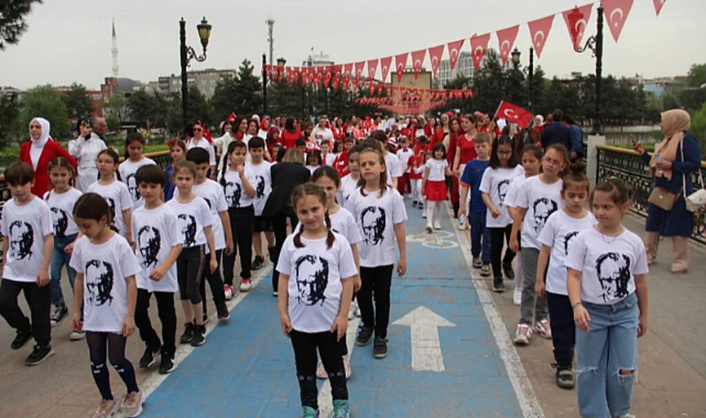 Samsun'da Cumhuriyet'in 100. Yılı İçin Anlamlı Bir Proje: "100. Yılda 100 Minik Adım"