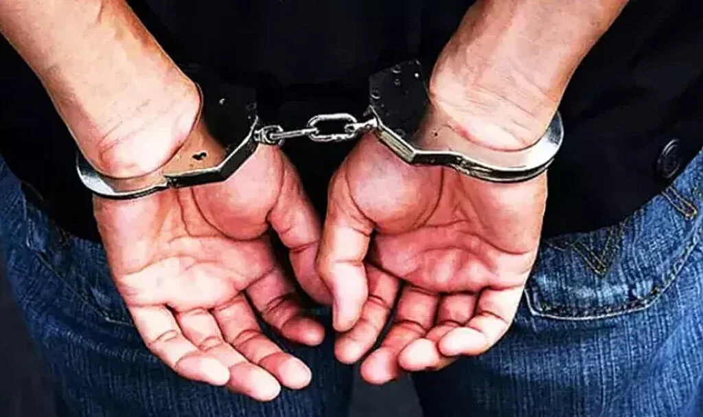 Samsun'da evden hırsızlık yaptığı gerekçesiyle gözaltına alınan 2 zanlı tutuklandı