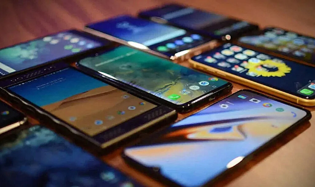 Samsun'da Gümrük Kaçağı Cep Telefonları Yakalandı