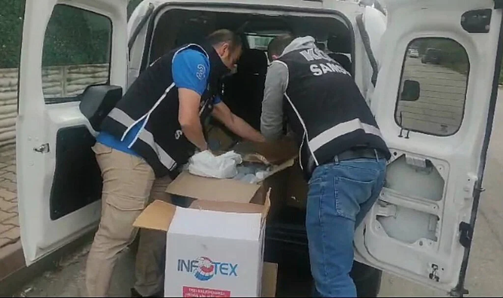 Samsun'da Kaçak İçki Operasyonu! Etil Alkol ve Sahte Viski Ele Geçirildi...