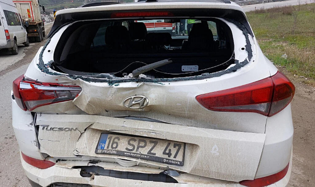 Samsun'da Kamyon Otomobile Arkadan Çarptı: 2 Yaralı