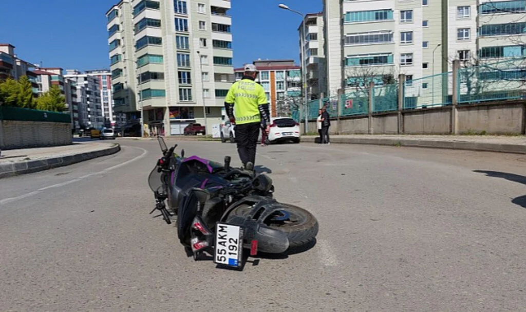 Samsun'da motosiklet ile otomobil çarpıştı: 1 yaralı