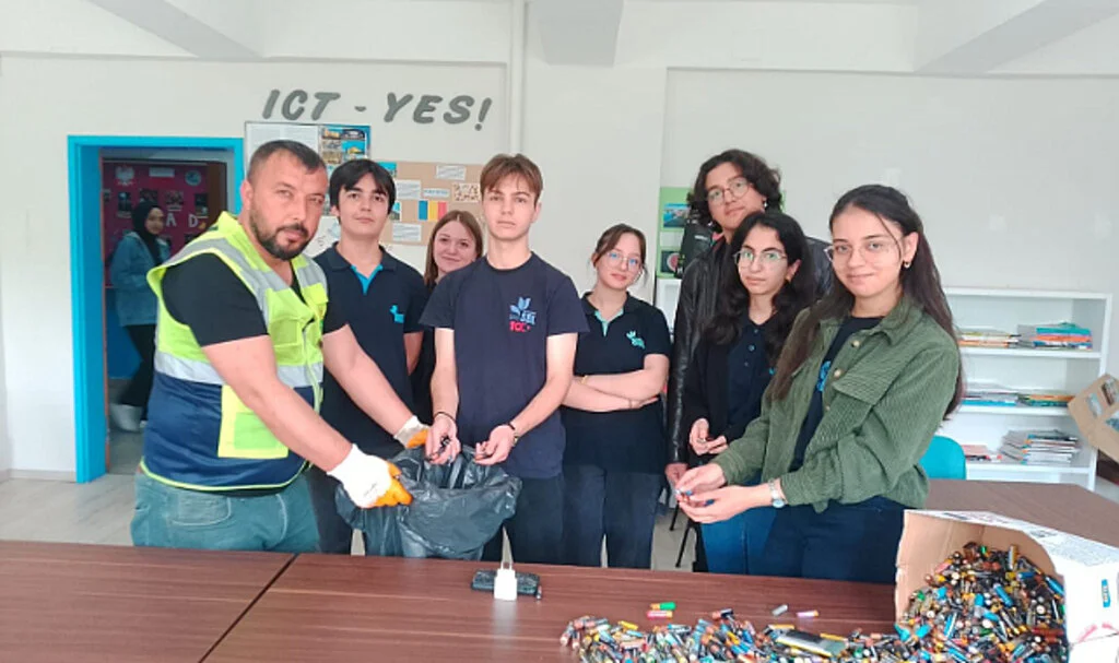 Samsun'da Sosyal Bilimler Lisesi Öğrencilerinden Örnek Davranış: Binlerce Atık Pil Toplandı!