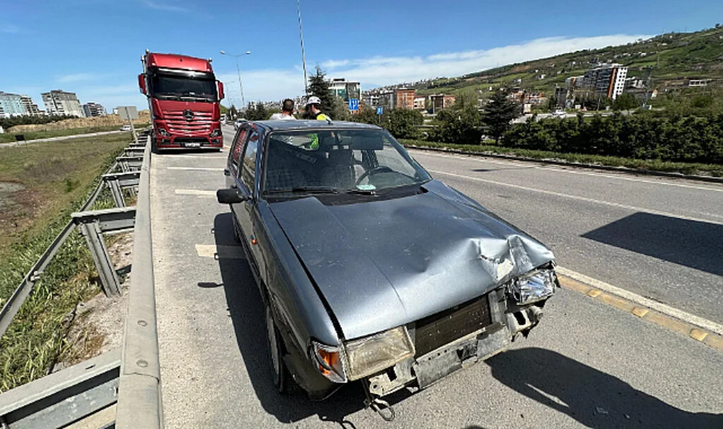 Samsun'da Tır ile otomobil çarpıştı