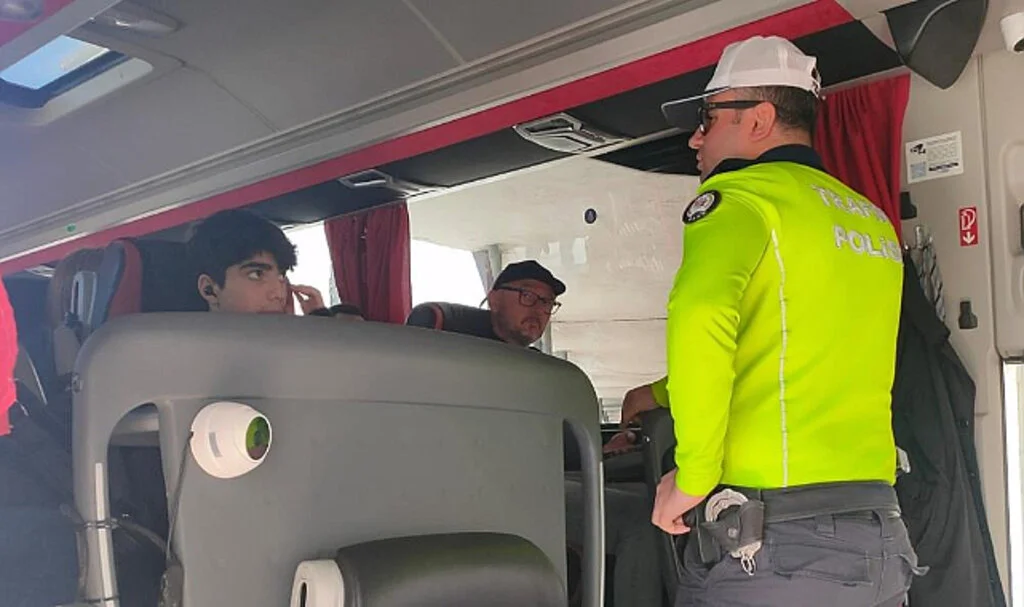 Samsun'da Trafik Ekiplerinden Yolcu ve Sürücülere Emniyet Kemeri Uyarısı