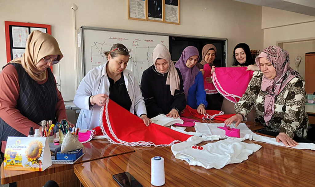 Samsun'dan Van'daki Çocuklar İçin Özel 23 Nisan Kıyafetleri Üretildi