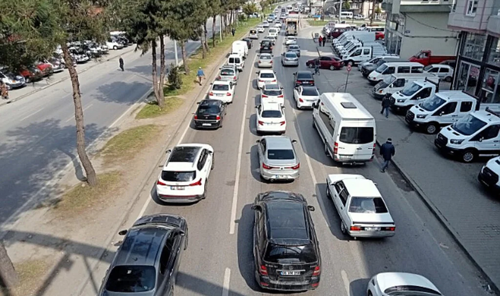 Samsun-Ordu kara yolundaki trafikte bayram yoğunluğu