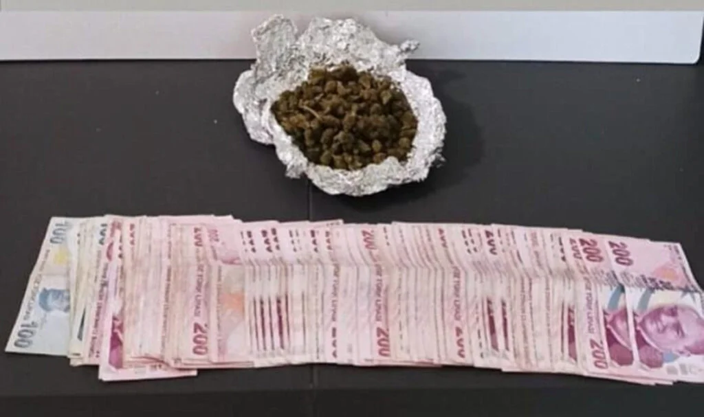 Samsun polisi, uyuşturucu satıcılarını suçüstü yakaladı