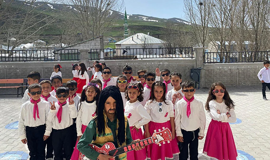 Samsun Tekkeköy'den Van'a 23 Nisan Kıyafetleri Ulaştı