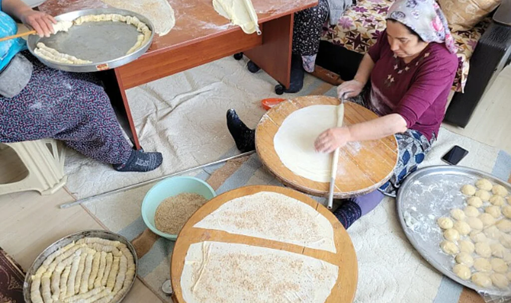 Samsunlu kadınlar, yöresel lezzet Çarşamba kıvratması için bayram mesaisinde