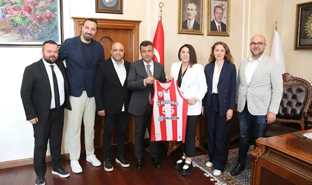 Samsunspor Basketbol'dan Samsun Büyükşehir Belediye Başkanı Halit Doğan'a ziyaret