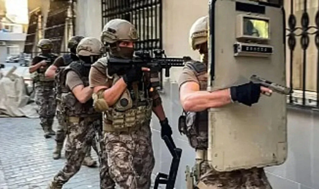 Silah kaçakçılarına 'Mercek 17' baskını 