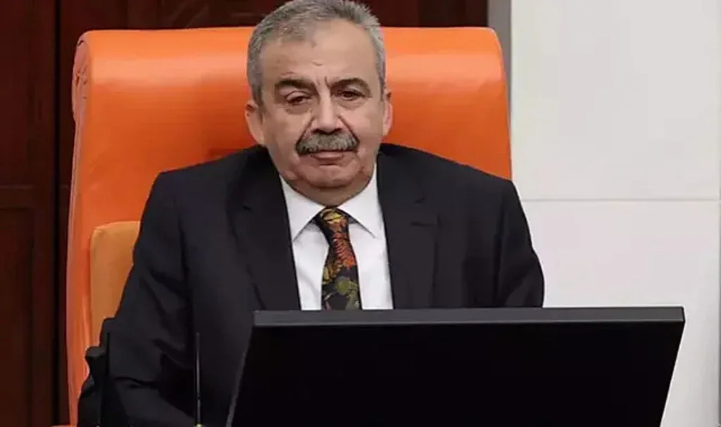 Sırrı Süreyya Önder Mecliste rahatsızlandı