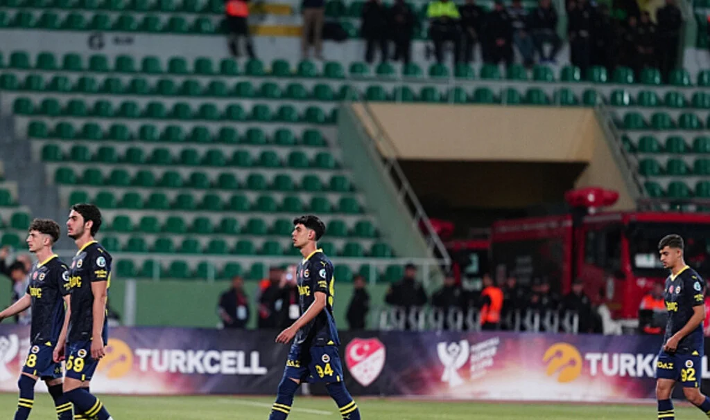 Süper Kupa'da sahadan çekilen Fenerbahçe'den maç sonrası açıklama