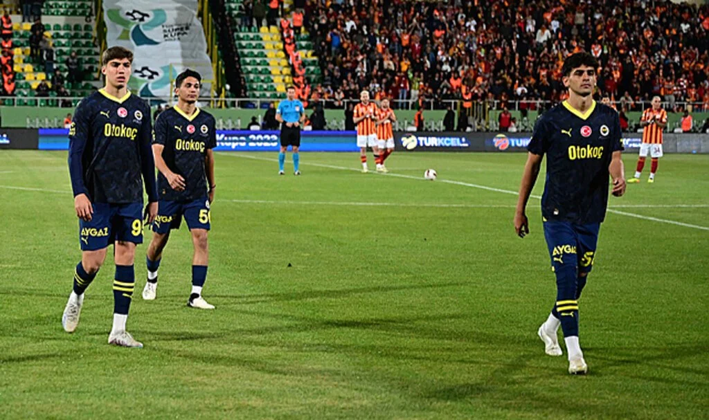 Süper Kupa'dan çekilme sonrası Fenerbahçeli futbolculardan paylaşım geldi