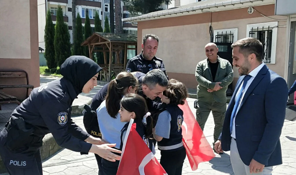 Tekkeköy'de minik öğrenciler polis oldu
