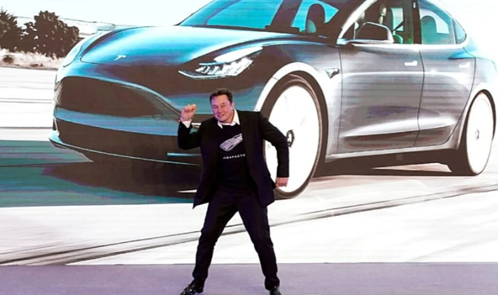 Tesla'nın Net Kârı Düştü: Musk Yönetimden Çekilecek mi?