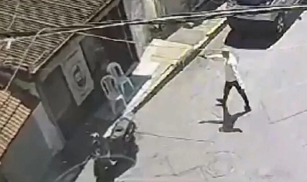 Tıraş ücretini fazla bulan müşteri, berber dükkanına ateş açtı