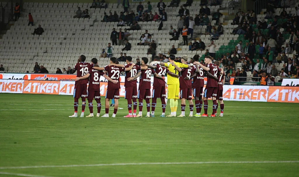 Trabzonspor'dan maç sırasında protesto
