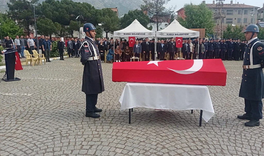 Trafik kazasında hayatını kaybeden astsubay memleketi Samsun'da toprağa verildi