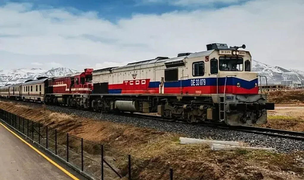 Turistik trenlere iki yeni güzergah geliyor: Bakan Uraloğlu fiyatları duyurdu