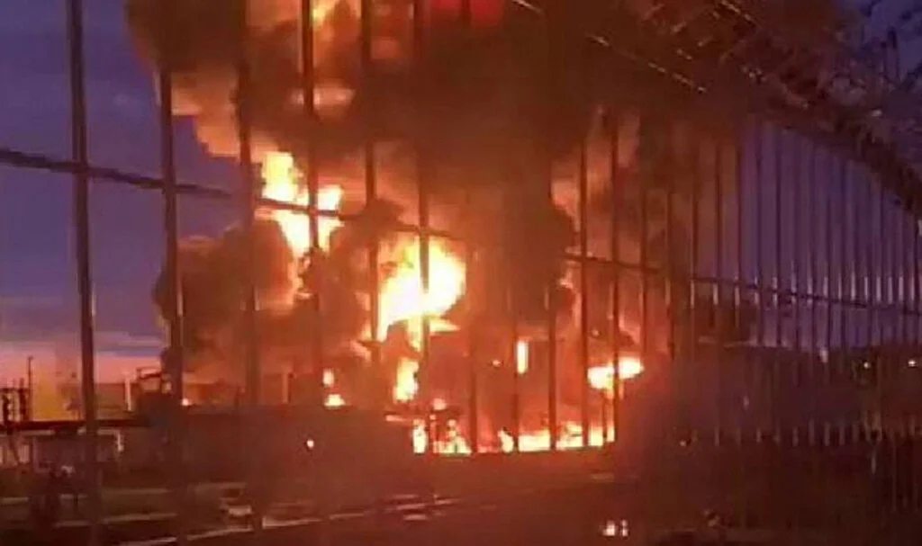 Ukrayna İHA Saldırısının Ardından Rusya'daki Petrol Tesisi Alev Aldı