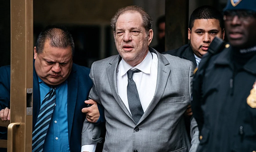 Ünlü yapımcı Harvey Weinstein'ın tecavüz mahkumiyeti bozuldu