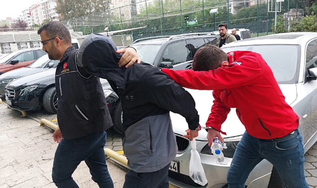 Uyuşturucu ticaretinden 2 kişi adliyeye sevk edildi
