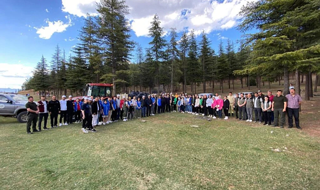 Vezirköprü'de Çevre Temizliği Etkinliği: Protokol ve Öğrenciler Çöp Topladı