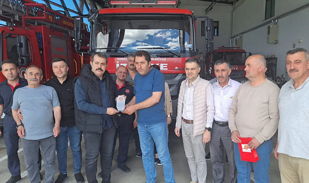 Vezirköprü’de emekliye ayrılan itfaiye personeli uğurlandı