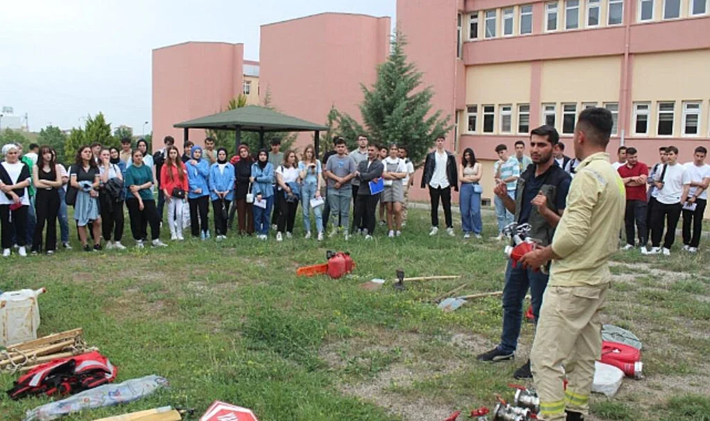 Vezirköprü MYO Öğrencilerine Orman Yangını Gönüllüsü Eğitimi Verildi