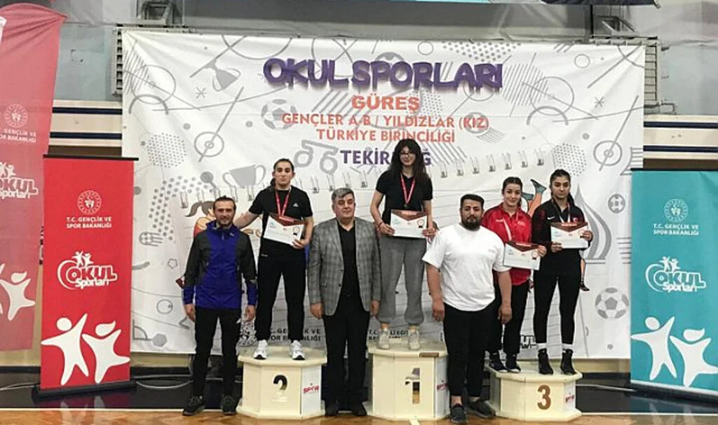 Yakakentli sporcudan güreşte başarı