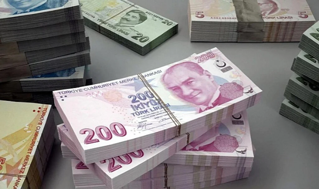 Yeni 50 ve 200 TL'lik Banknotlar Tedavülde! İmzalar Farklı