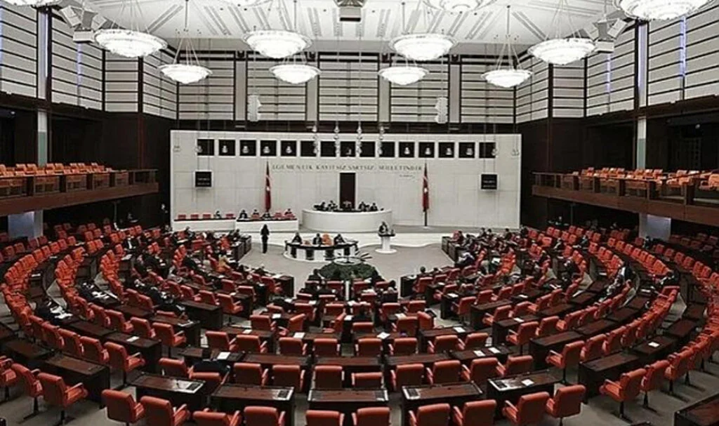 Yerel seçimler sonrası CHP'nin TBMM'deki vekil sayısı azaldı