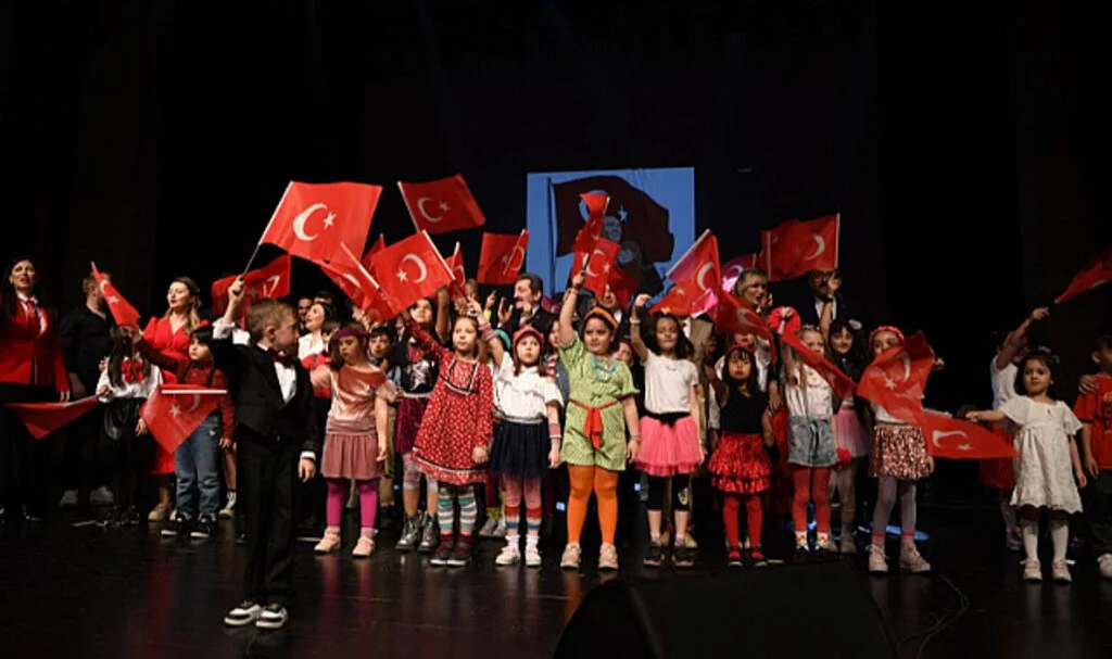 'Yüzyılın Çocukları Konseri' büyükledi 