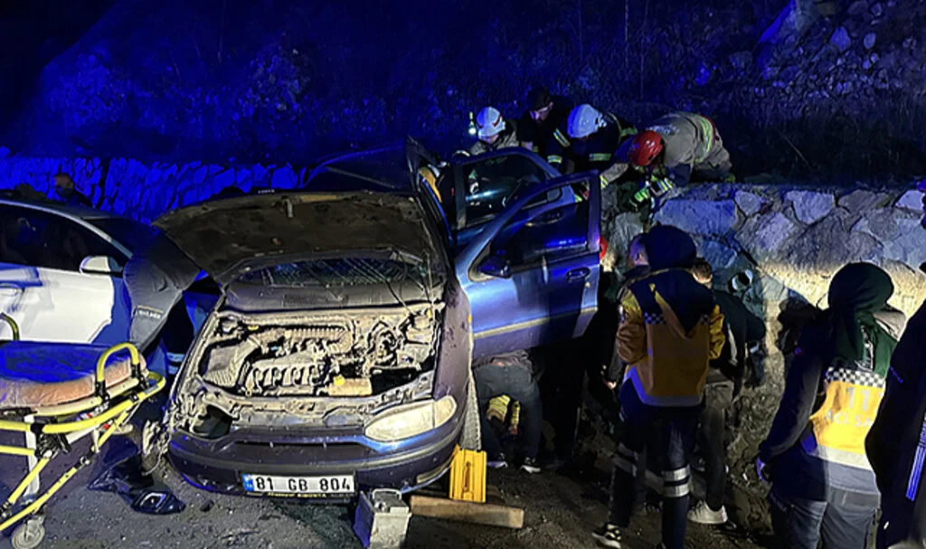 Zincirleme Trafik Kazasında 1 Kişi Öldü, 3 Kişi Yaralandı