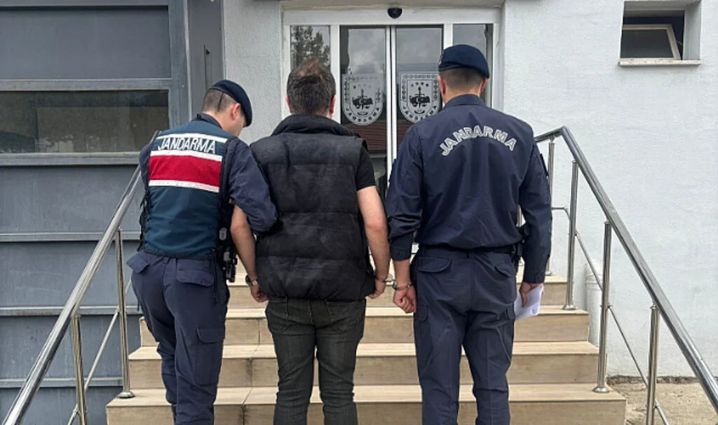 11 yıl hapis cezası ile aranan şahıs jandarma tarafından yakalandı