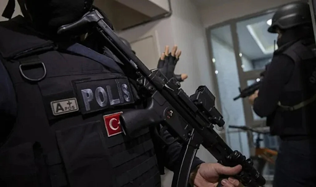 8 İlde Organize Suç Örgütüne Operasyon: 42 Şüpheli Yakalandı
