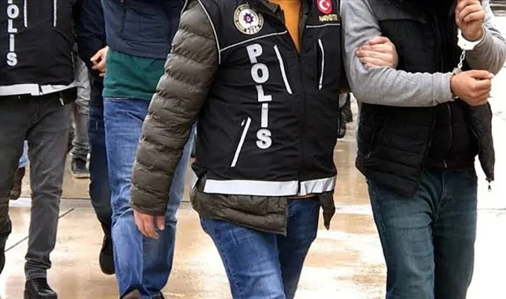 ABD'li Müze Müdürü İstanbul'da Gözaltına Alındı: Kaçak Hayvanlar Ele Geçirildi 