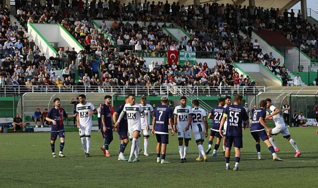 Alaçamspor çıktığı gibi düştü