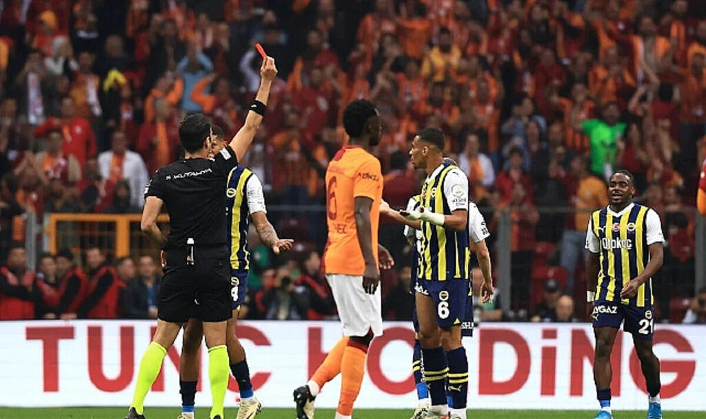 Ali Koç'u çıldırtan istatistik: 'Galatasaray'a kart çıkmıyor