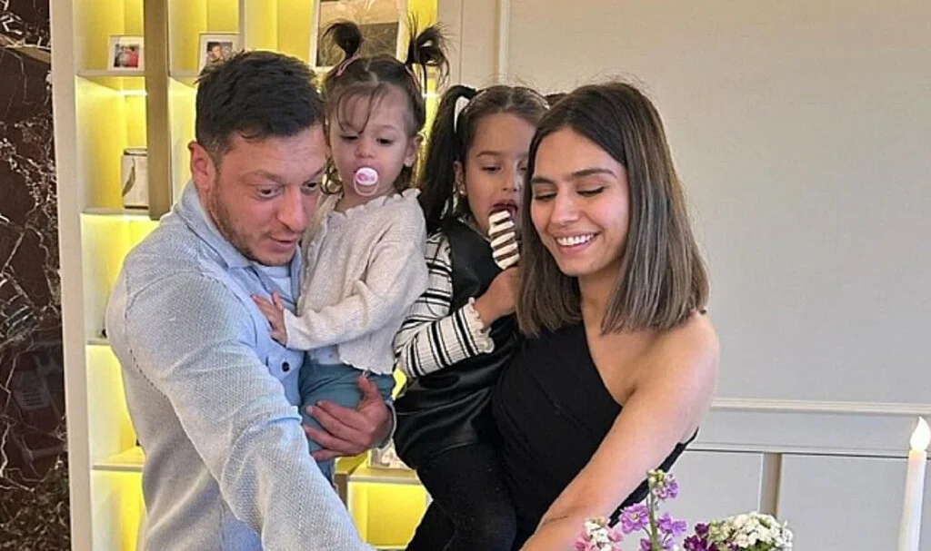 Amine Gülşe'nin Doğum Günü Kutlaması Sosyal Medyayı Salladı